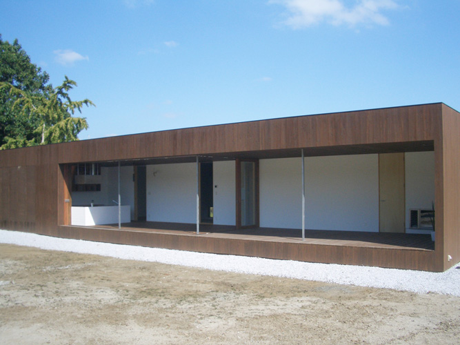 シンプルに暮らすリゾートホテル仕様の平屋建ての家